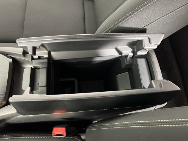 Used 2025 Nissan Rogue S image 29