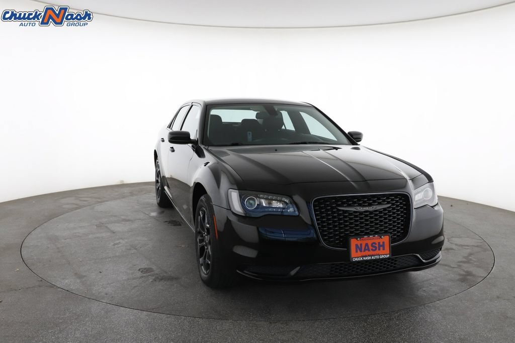Used 2022 Chrysler 300 Touring w/ Sport Appearance Package AWD/4WD image 3