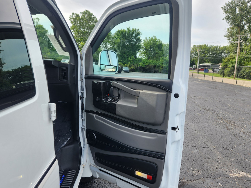Used 2023 Chevrolet Express 2500 RWD image 45