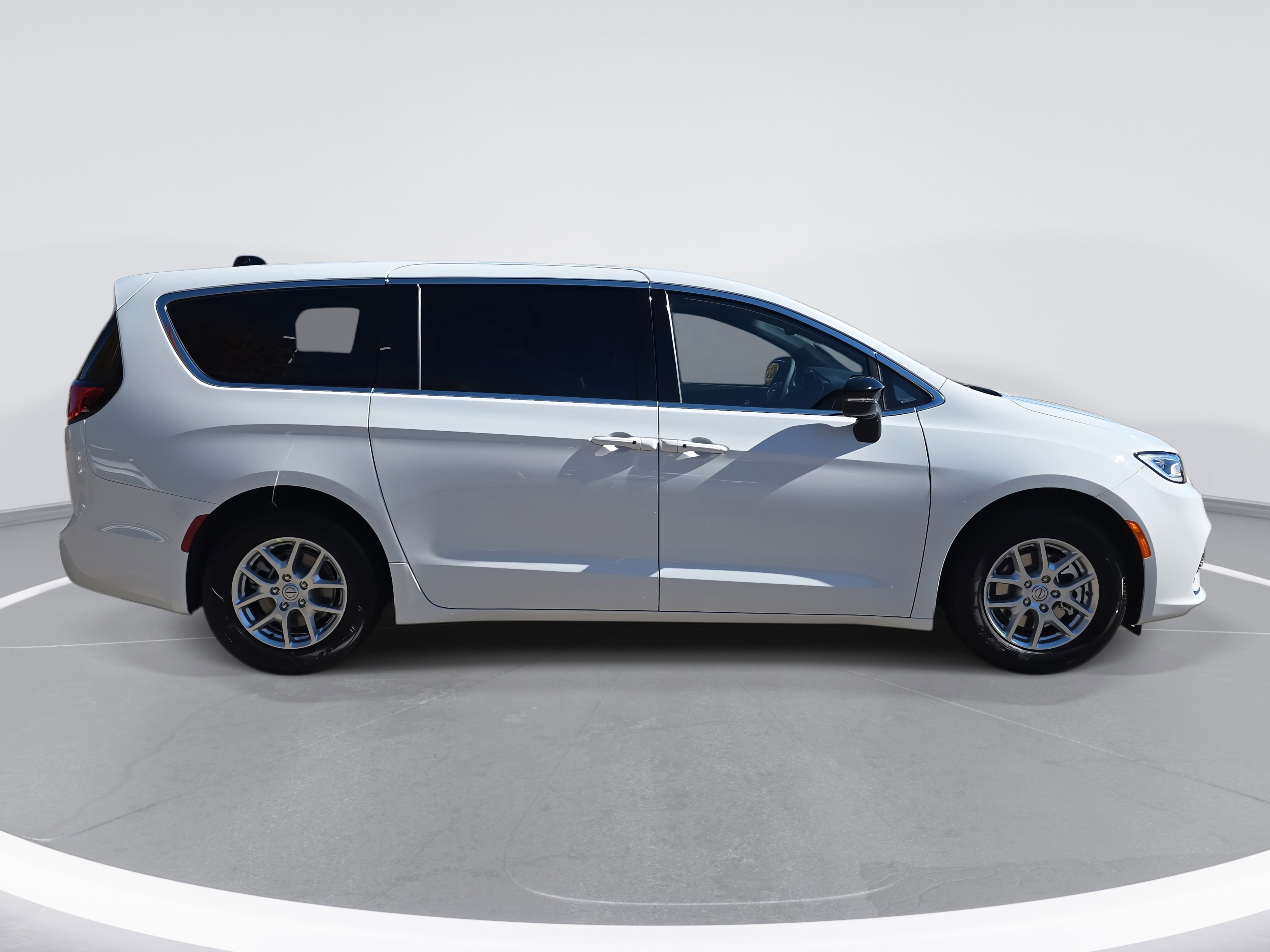 New 2026 Chrysler Pacifica Select image 4
