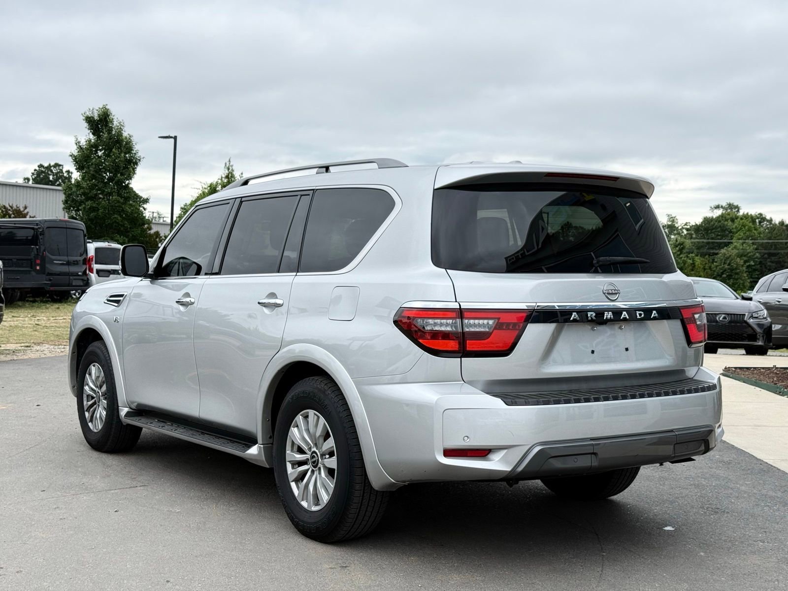 Used 2021 Nissan Armada SV AWD/4WD image 12