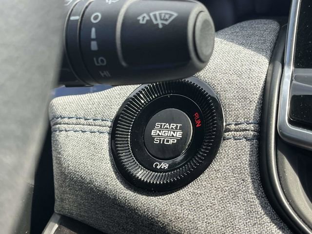 Used 2025 Jeep Compass Sport image 31