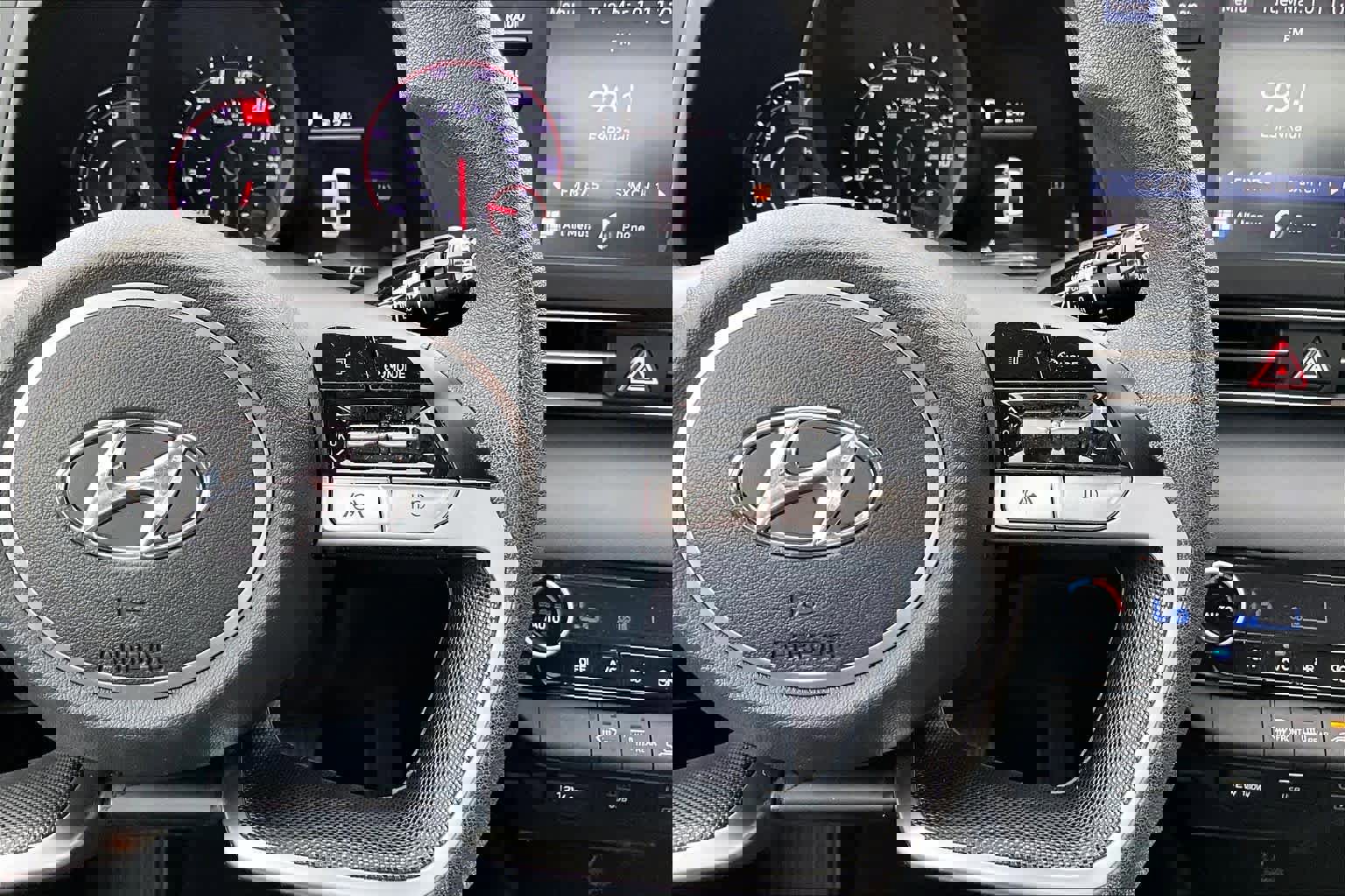 Used 2023 Hyundai Elantra SEL image 20