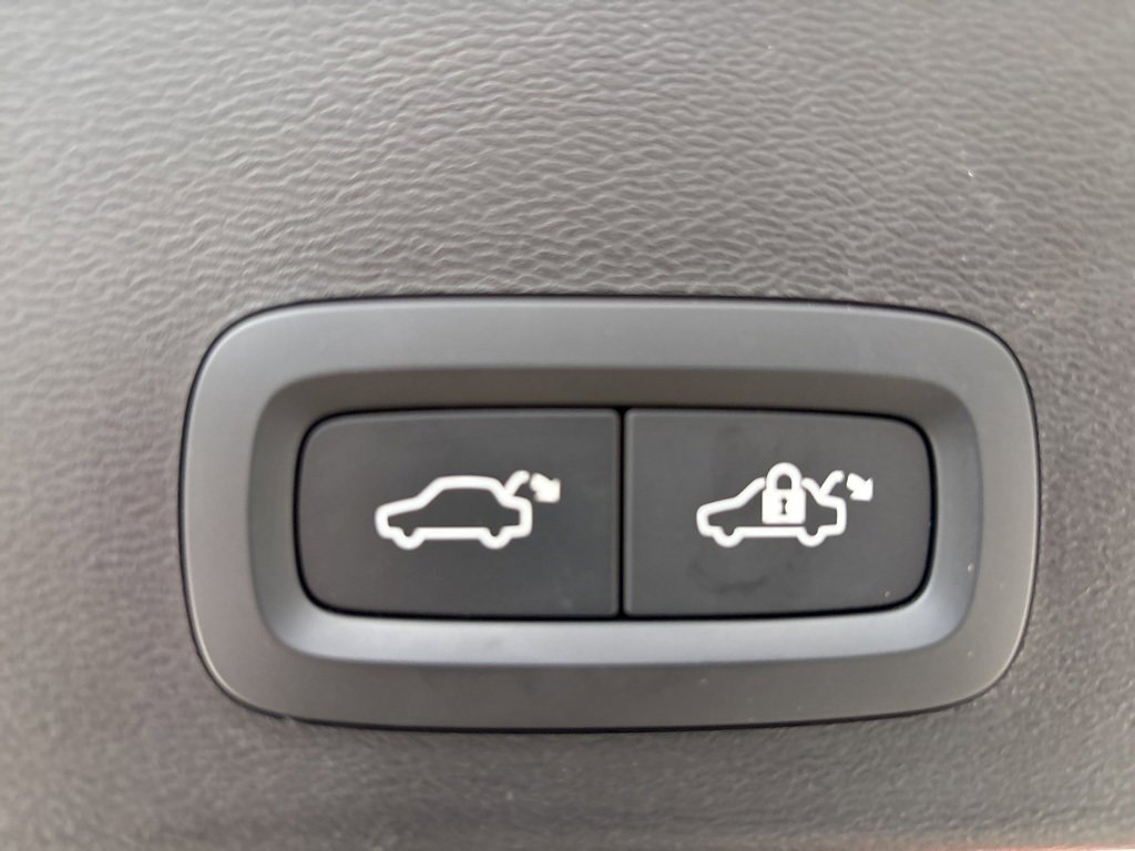 Certified 2023 Volvo XC40 B5 Plus w/ Protection Package Premier image 41