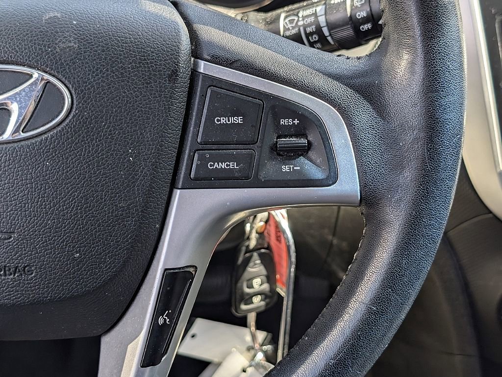 Used 2013 Hyundai Accent SE FWD image 30