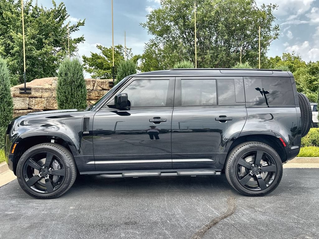 New 2026 Land Rover Defender 110 X-Dynamic SE AWD/4WD image 2