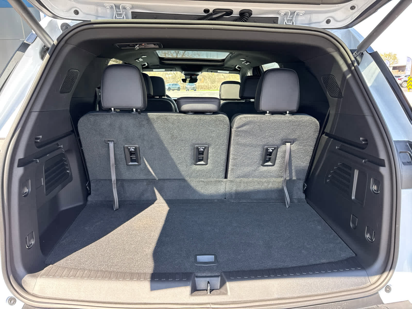 New 2026 Chevrolet Traverse LT w/ Sun and Wheel Package AWD/4WD image 15