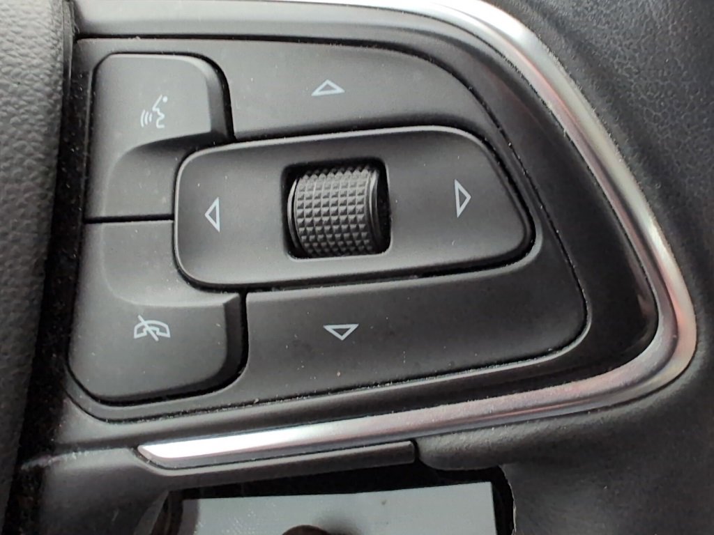 Used 2021 Buick Envision Essence w/ Technology Package I image 36