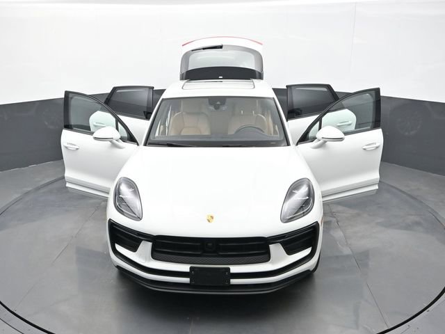 Certified 2023 Porsche Macan image 30
