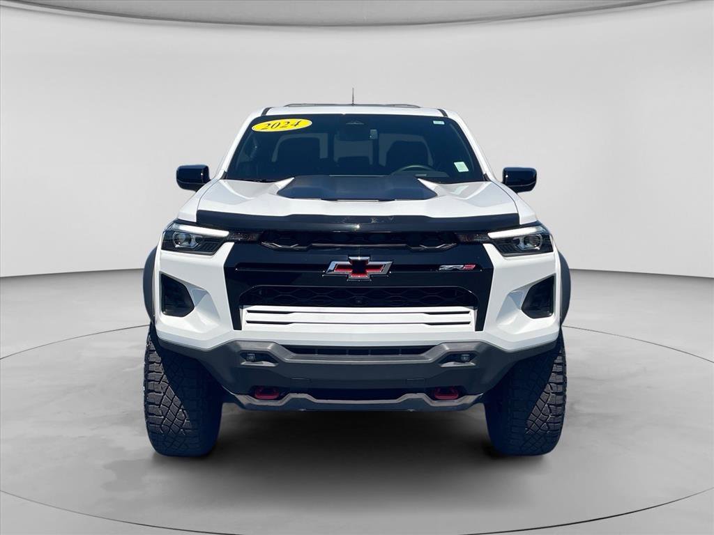 Used 2024 Chevrolet Colorado ZR2 w/ Technology Package AWD/4WD image 2
