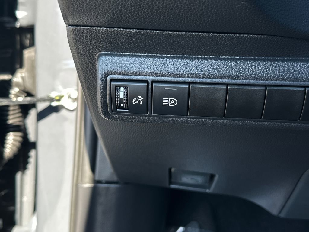 Used 2025 Toyota Corolla LE image 19