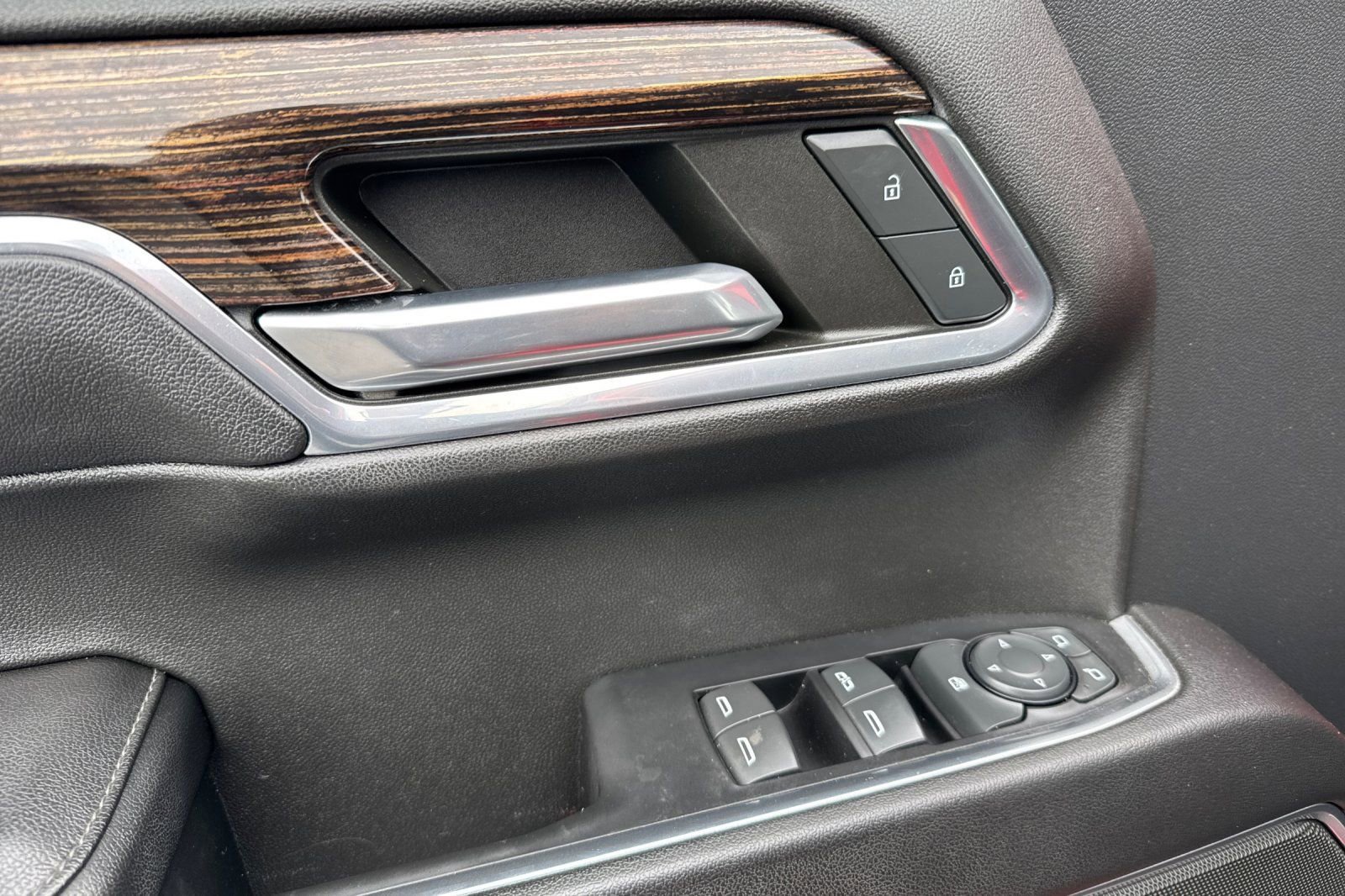 Used 2023 GMC Sierra 1500 SLE image 12