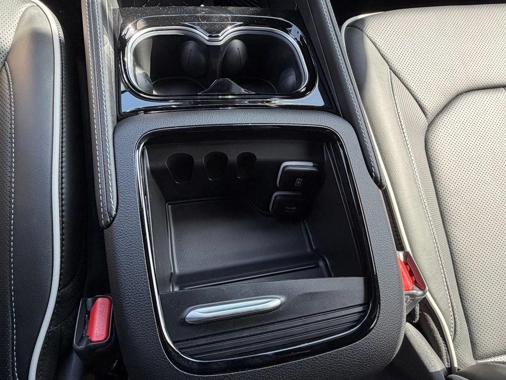 New 2026 Chrysler Pacifica Limited w/ S Appearance Package FWD image 24