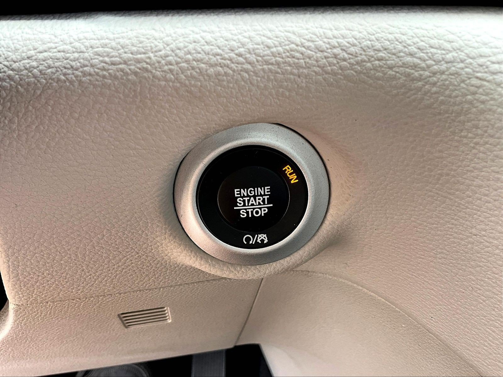 Used 2022 Chrysler Pacifica Touring-L FWD image 36