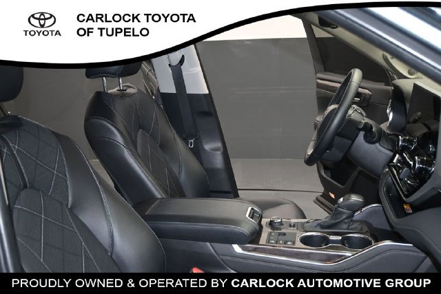 Used 2025 Toyota Highlander Platinum AWD/4WD image 43