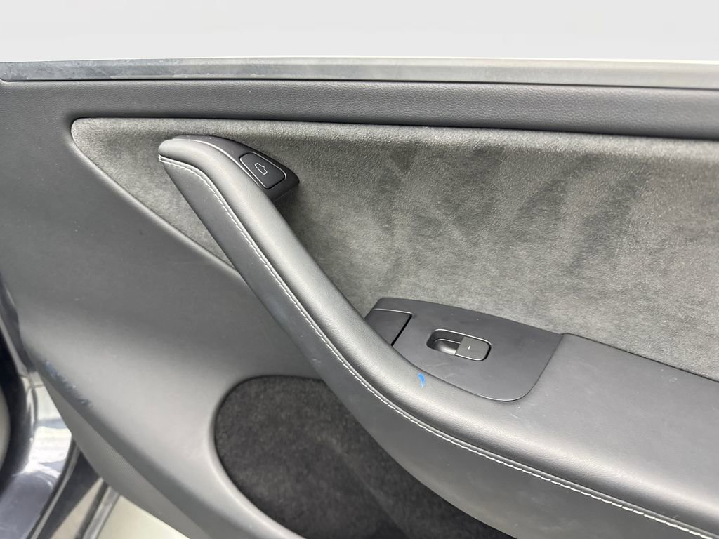 Used 2024 Tesla Model Y Long Range image 49