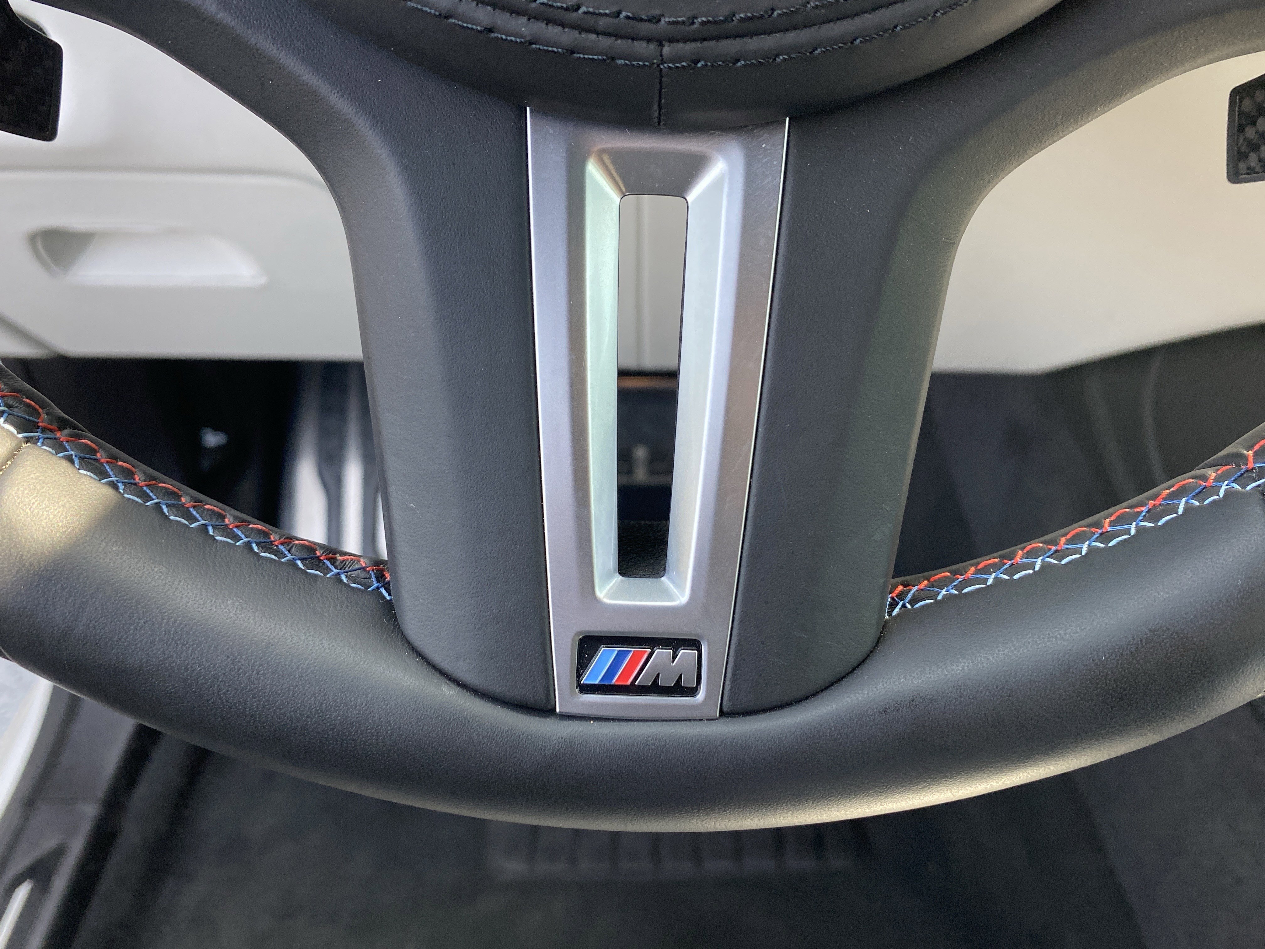 Used 2025 BMW X6 M Competition w/ Executive Package image 34