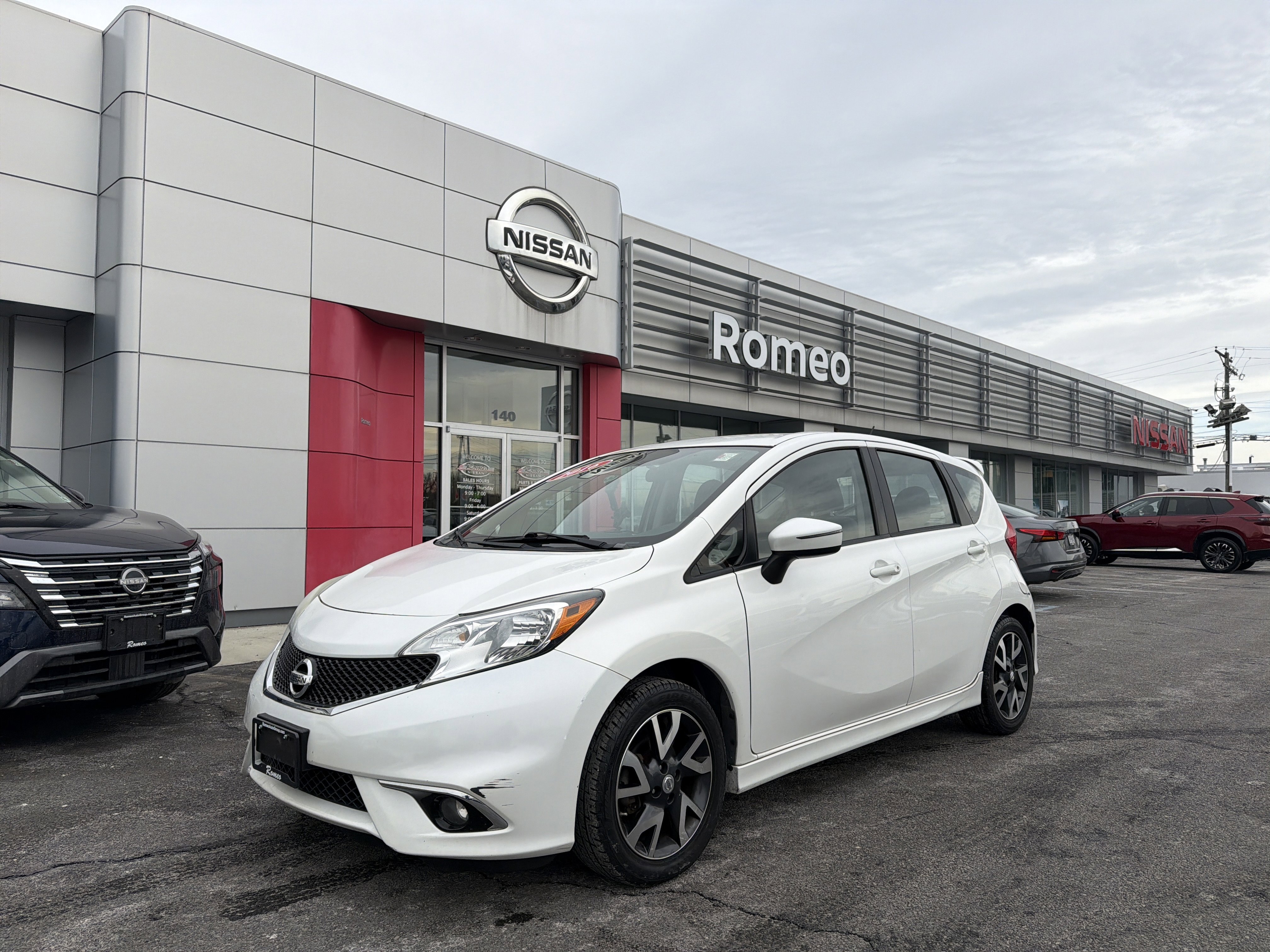 Used 2016 Nissan Versa Note SR image 1