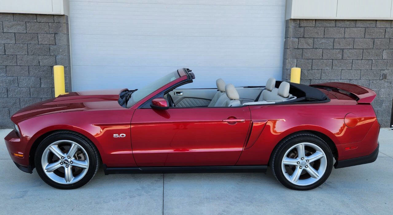 Used 2011 Ford Mustang GT Premium image 2