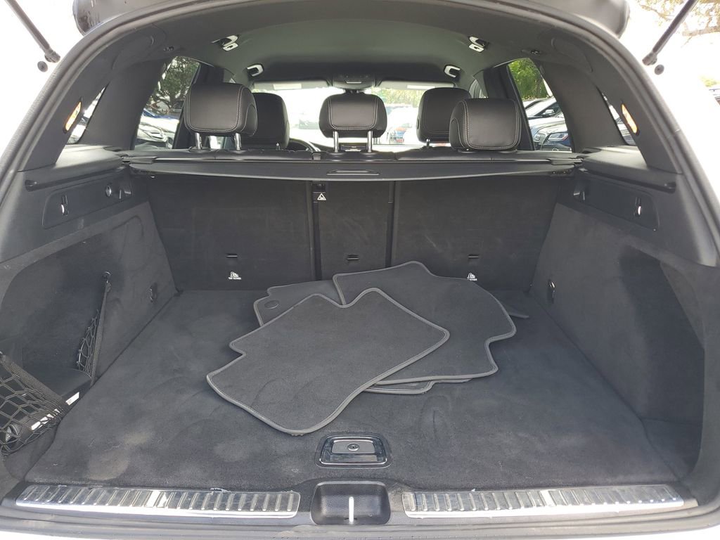 Used 2019 Mercedes-Benz GLC 300 w/ Premium Package image 8