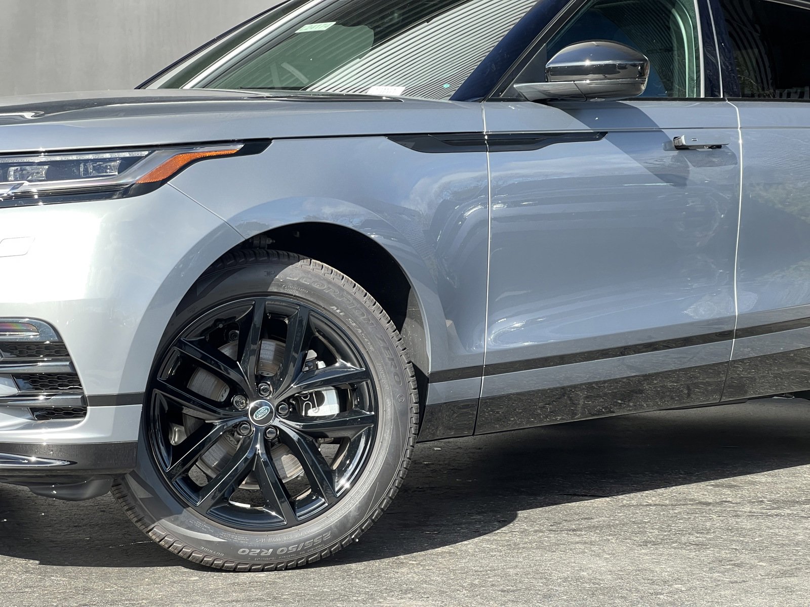 New 2025 Land Rover Range Rover Velar Dynamic SE video 2