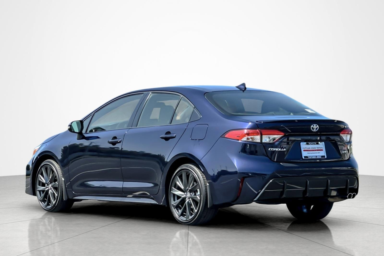 Certified 2025 Toyota Corolla SE w/ SE Premium Package image 3