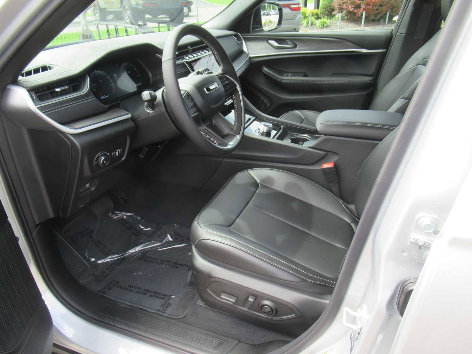 New 2025 Jeep Grand Cherokee L Limited w/ Trailer Tow Package image 21