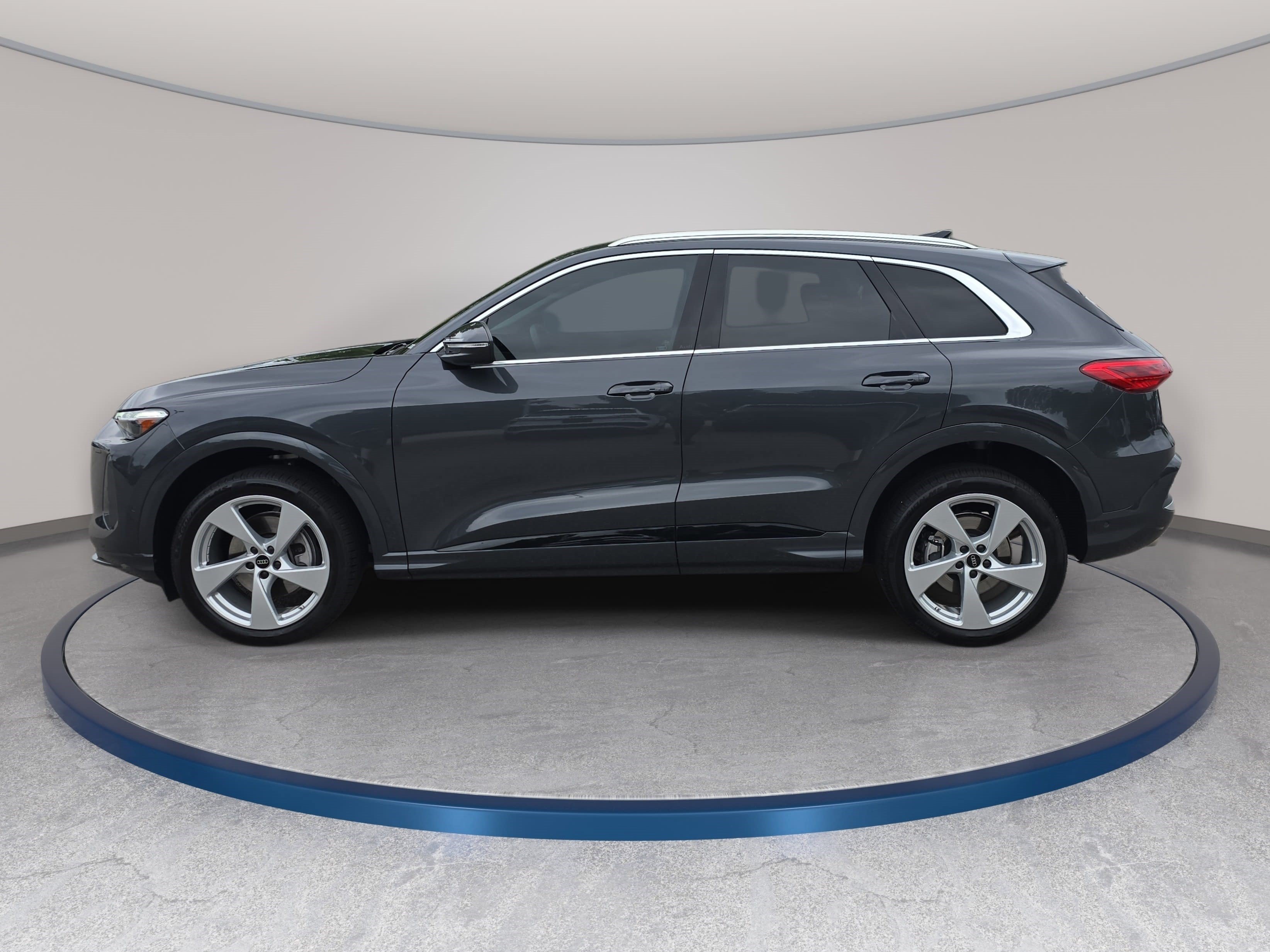Certified 2025 Audi Q5 Premium Plus w/ Premium Plus AWD/4WD image 8