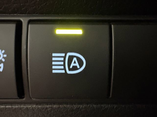 Used 2024 Toyota Corolla Cross L image 9