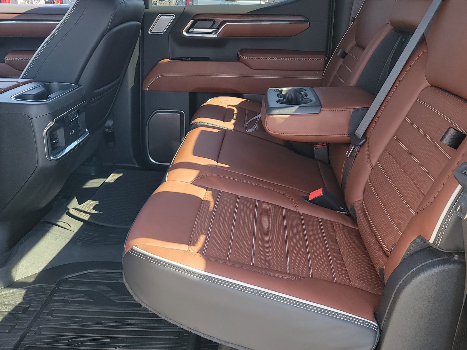Used 2024 GMC Sierra 1500 Denali Ultimate AWD/4WD image 8