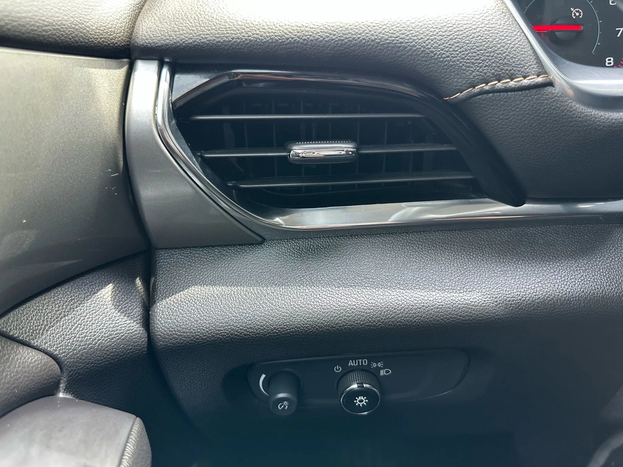 Used 2020 Chevrolet Traverse LS image 30