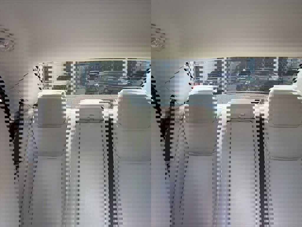 Used 2022 Chrysler 300 Touring L image 8