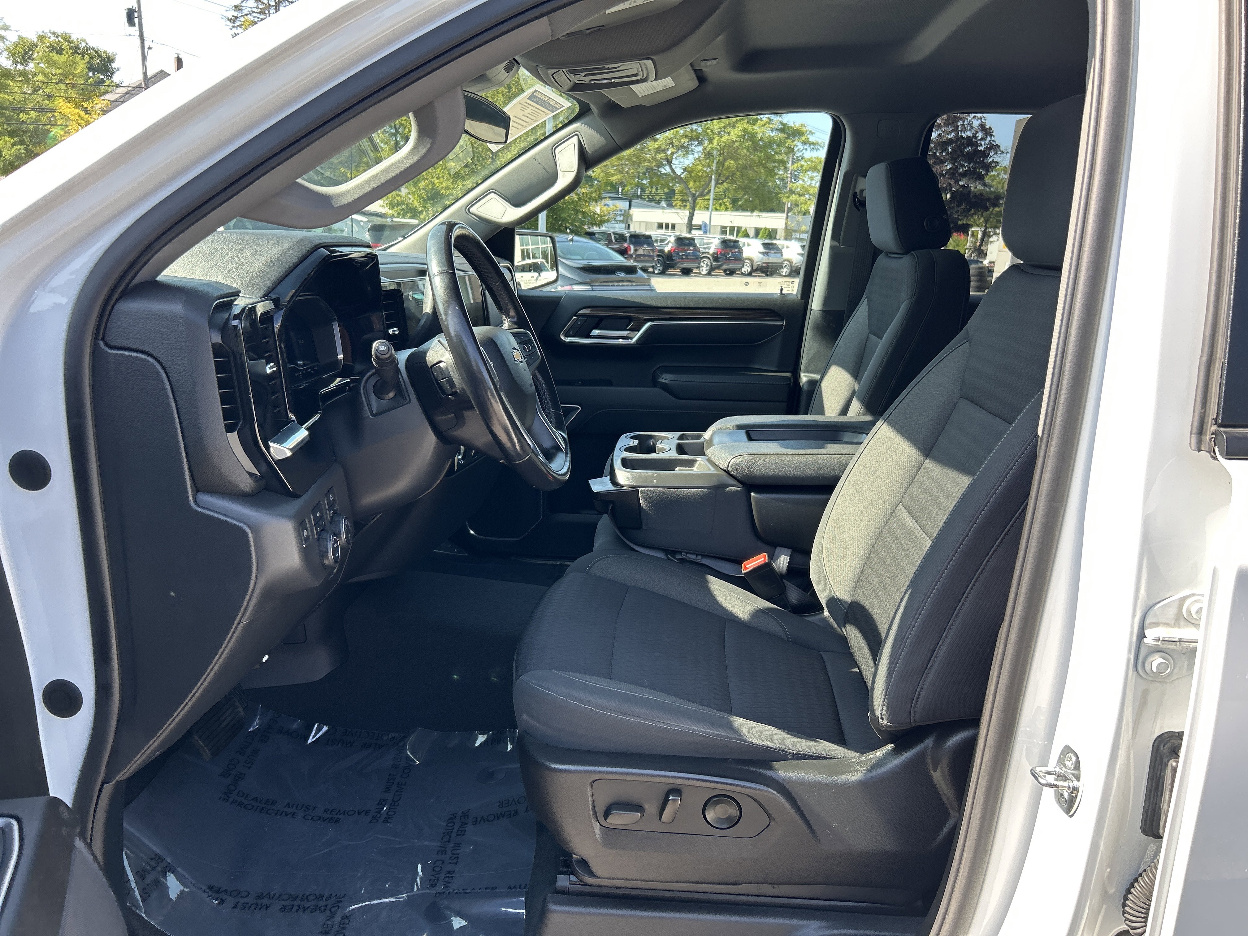 Used 2022 Chevrolet Silverado 1500 LT image 14