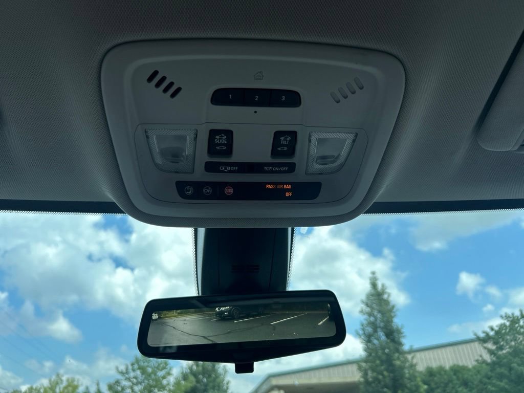 Used 2019 Chevrolet Traverse LT w/ LT Premium Package FWD image 22