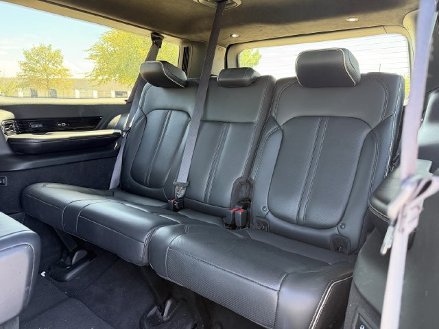 Used 2023 Jeep Grand Wagoneer L Series II AWD/4WD image 30