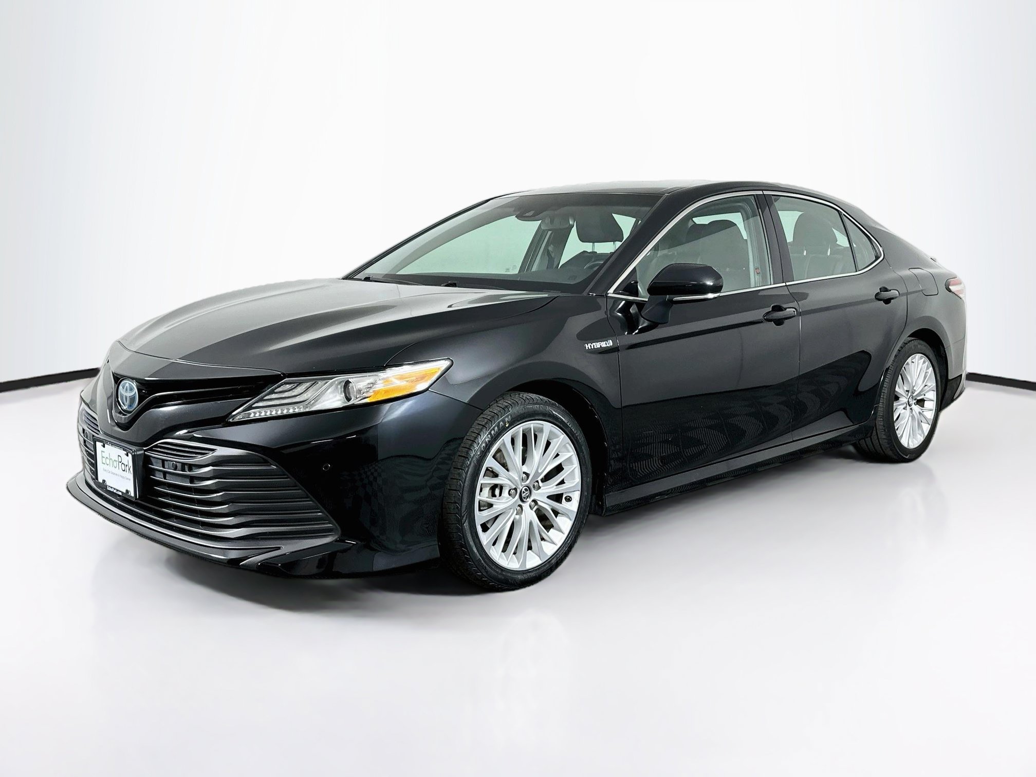 Used 2018 Toyota Camry XLE FWD image 3