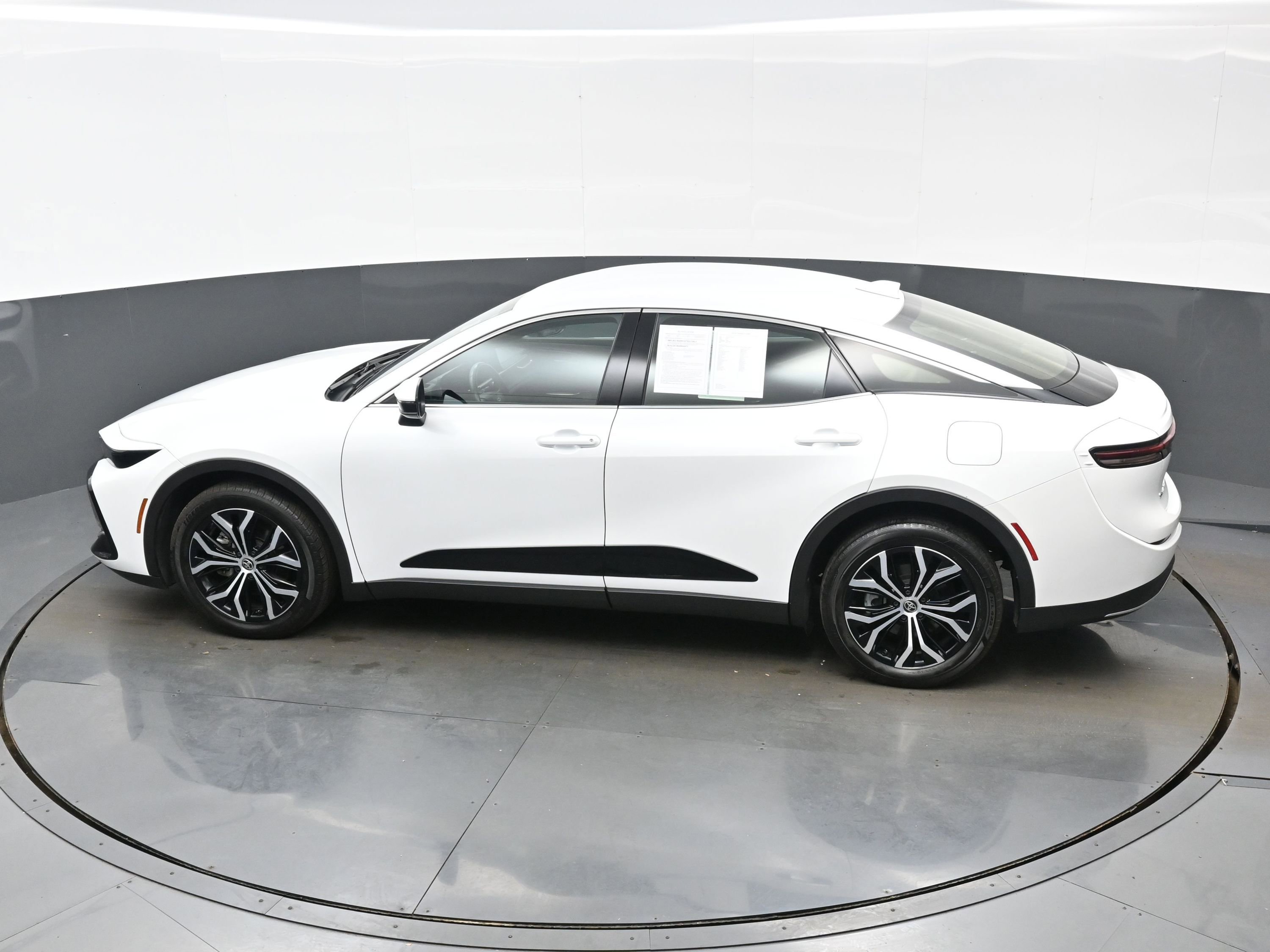 Used 2024 Toyota Crown XLE AWD/4WD image 37