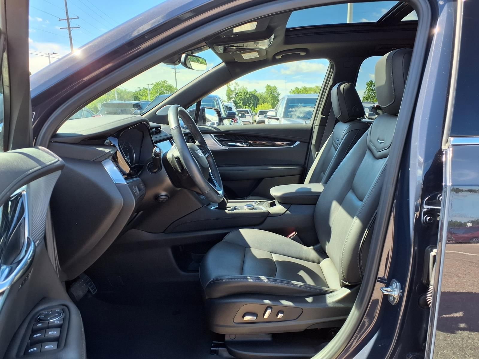 Used 2024 Cadillac XT6 Premium Luxury w/ LPO, Floor Liner Package AWD/4WD image 17
