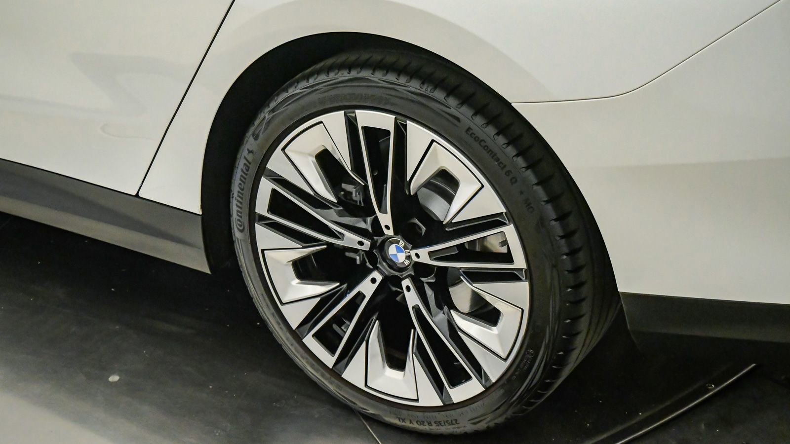 Used 2026 BMW 530i RWD image 11