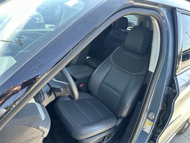 Used 2025 Ford Explorer Active w/ Active Comfort Package AWD/4WD image 12