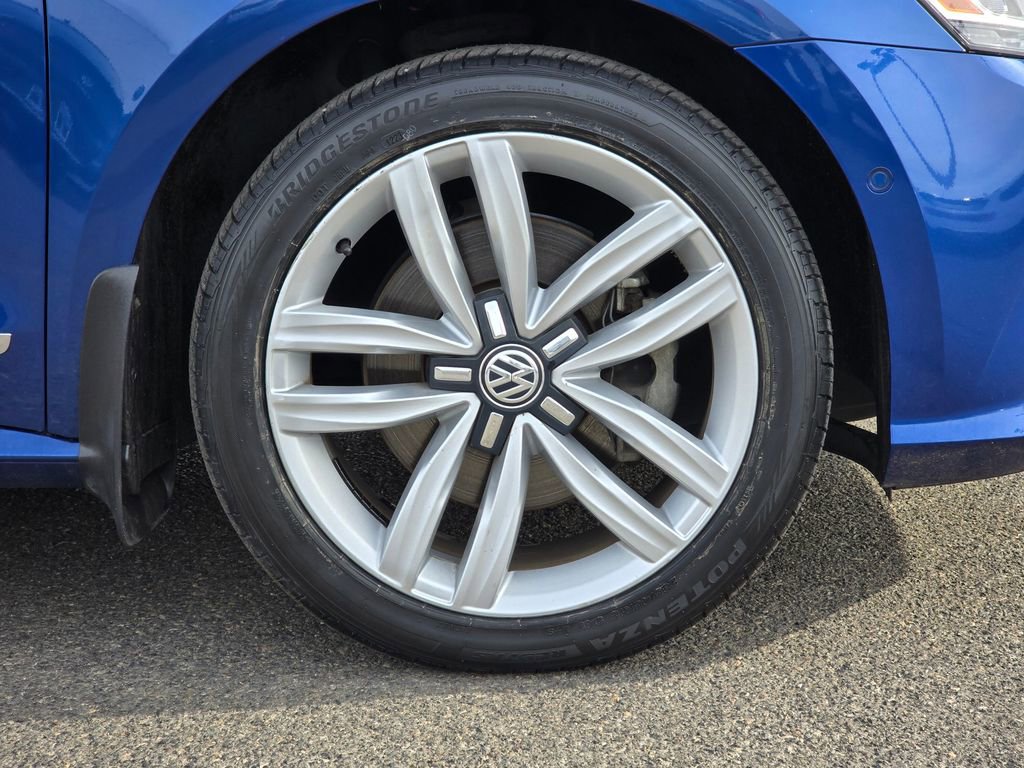 Used 2016 Volkswagen Passat 3.6 SEL Premium image 9