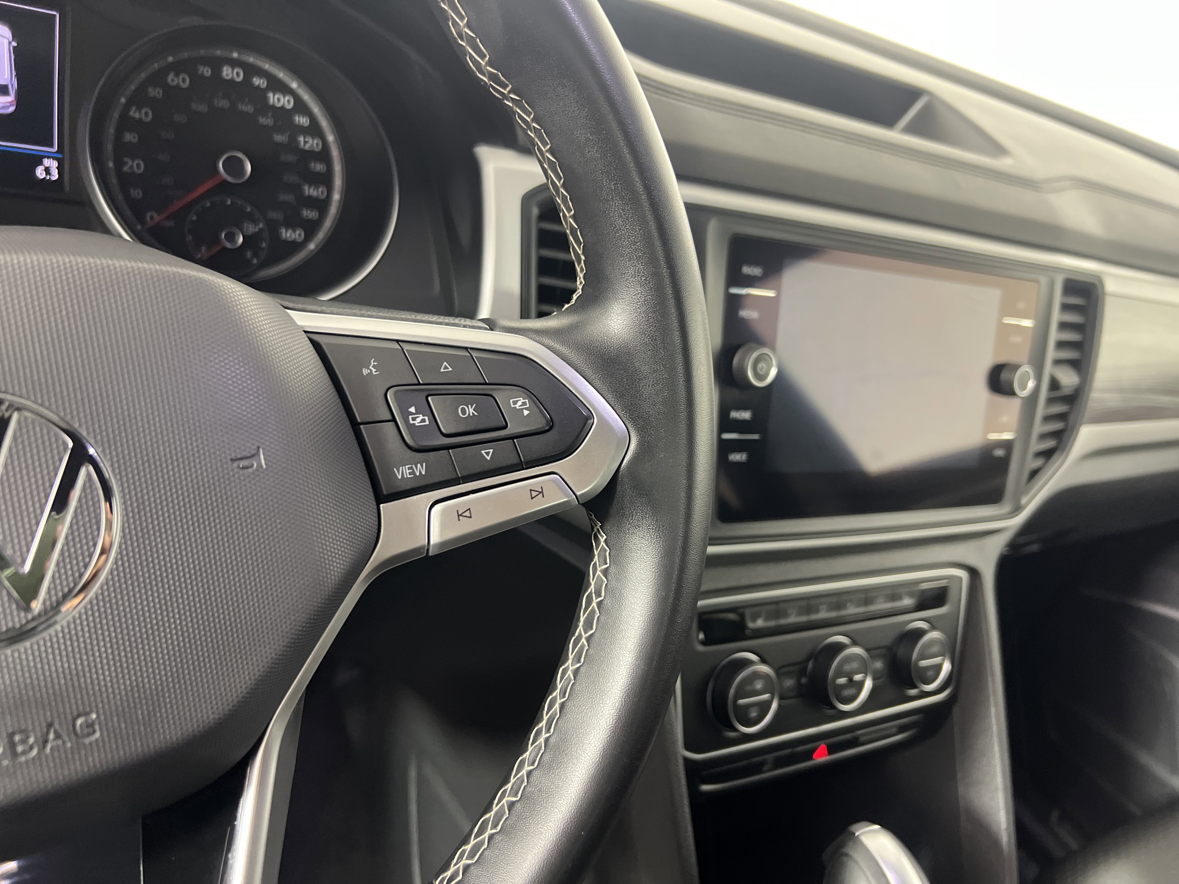 Used 2021 Volkswagen Atlas Cross Sport SE image 16