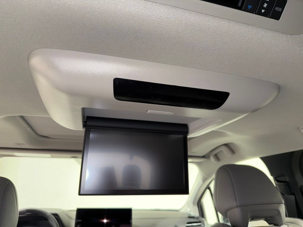 New 2026 Toyota Sienna XLE FWD image 24