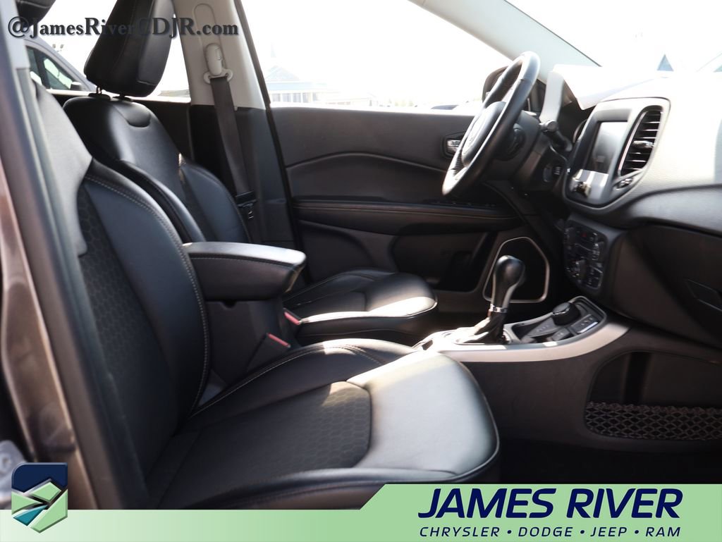 Used 2019 Jeep Compass Latitude w/ Cold Weather Group image 12