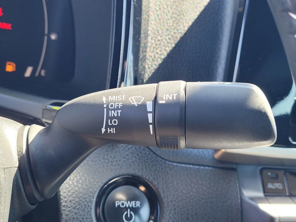 Used 2025 Toyota Camry SE w/ Convenience Package image 16