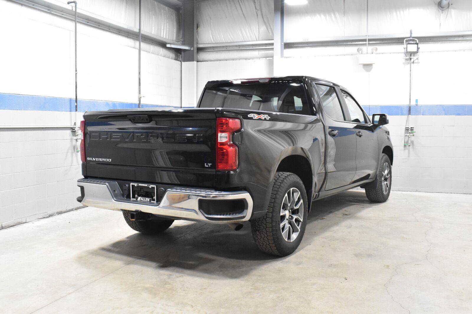 Used 2024 Chevrolet Silverado 1500 LT AWD/4WD image 24