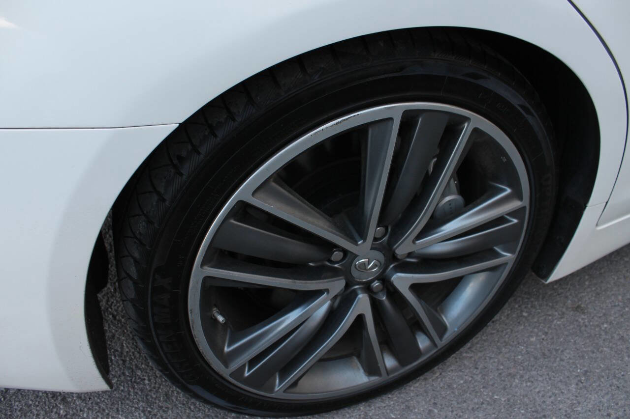 Used 2014 INFINITI Q50 Hybrid AWD w/ Deluxe Technology Package image 12