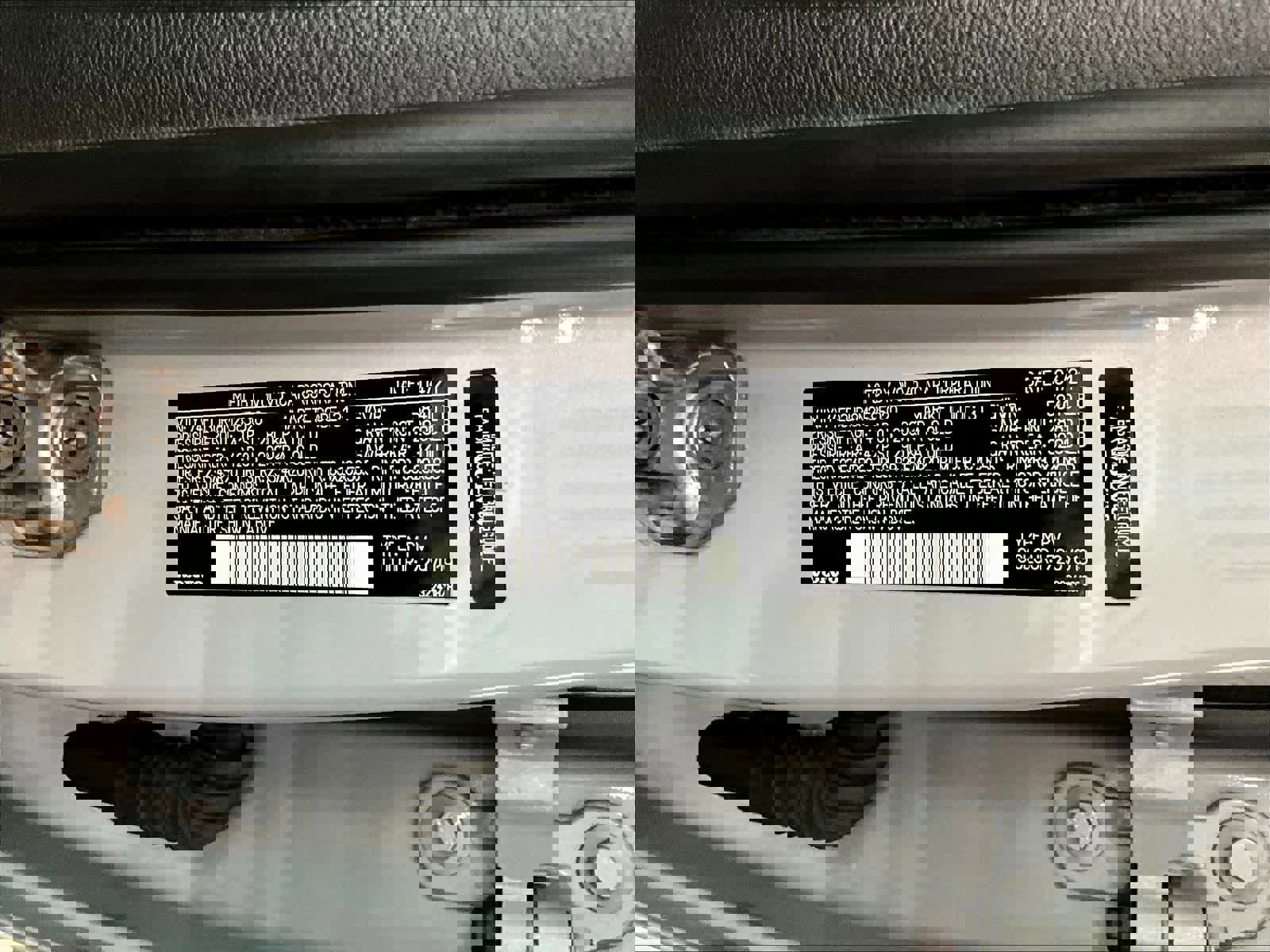 Used 2021 Volvo XC40 P8 Recharge image 32