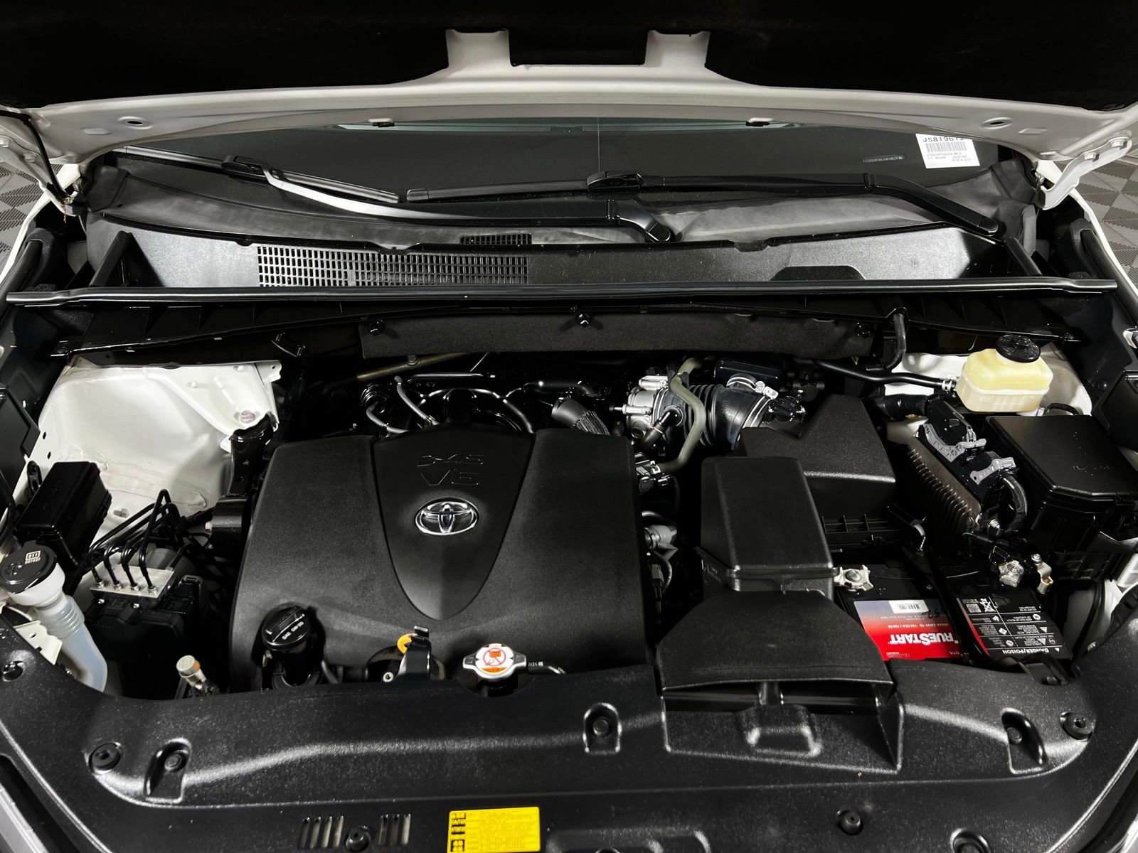 Used 2018 Toyota Highlander Limited Platinum image 9