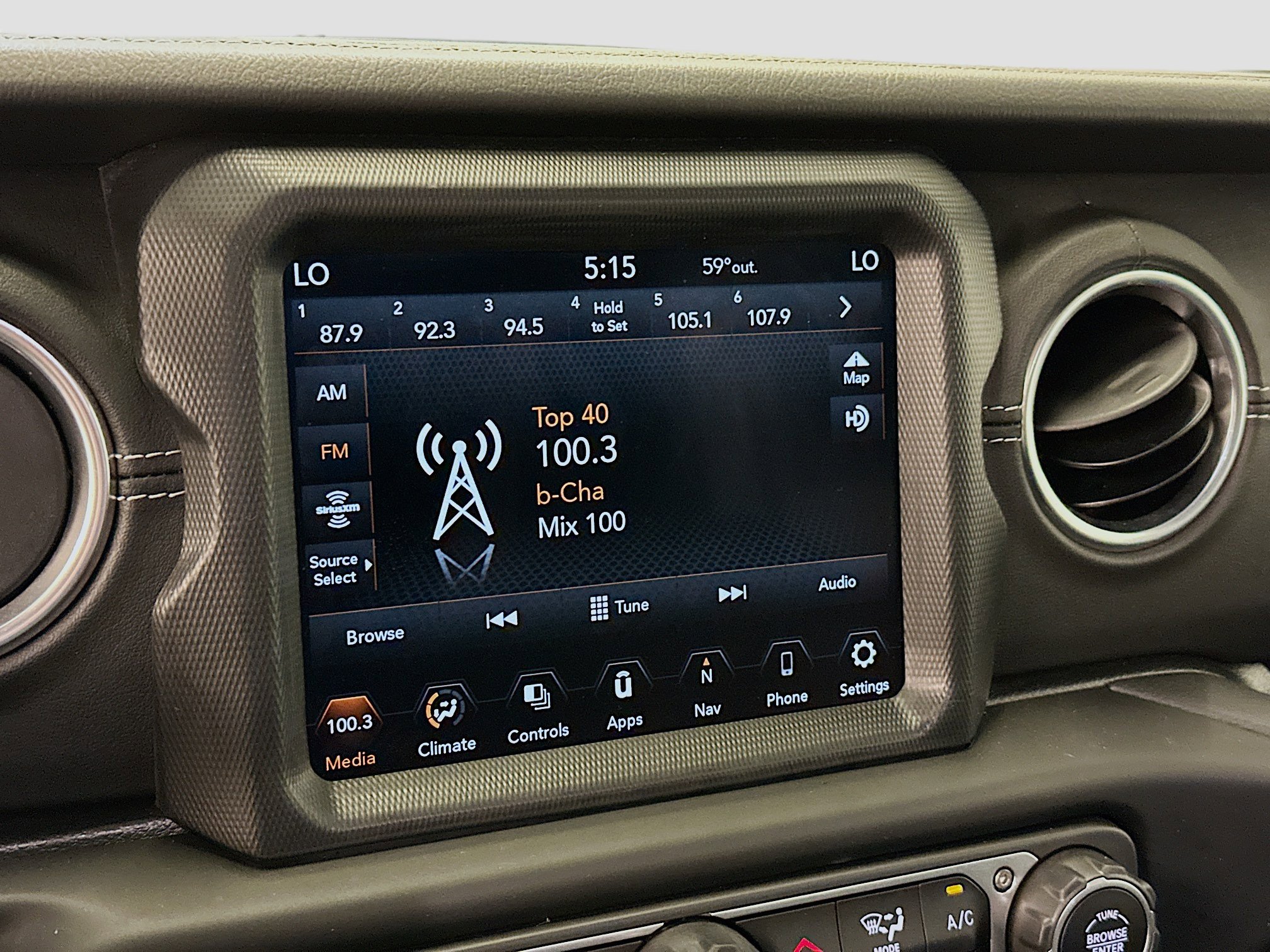 Used 2023 Jeep Wrangler Sahara image 21